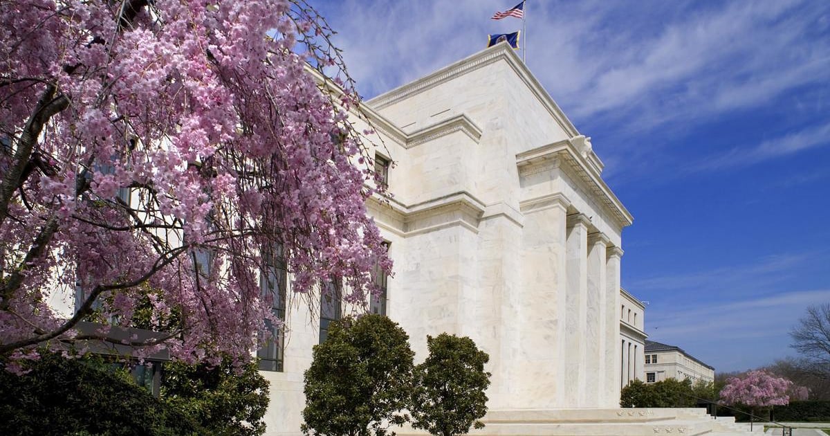 Federal Reserve Beige Book: Slight Growth, Rising Prices, and Oil Price Concerns