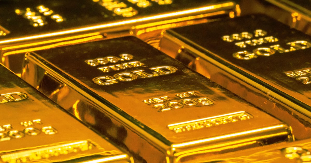 Treasuries vs. Gold: One Pays You to Wait, the Other Doesn’t